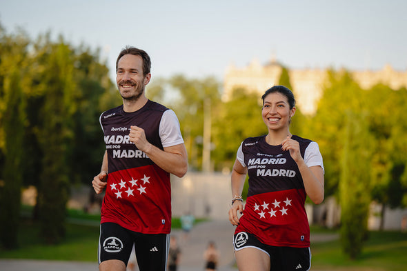 CAMISETA MADRID CORRE POR MADRID MUJER 2024